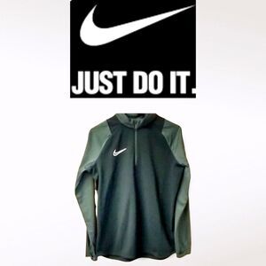 NIKEWomen's NEW Athletic Black & Gray 1/2 Zip Pullover.